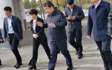 市委常委、統(tǒng)戰(zhàn)部部長李家良到濱州市火車站督導(dǎo)創(chuàng)城工作