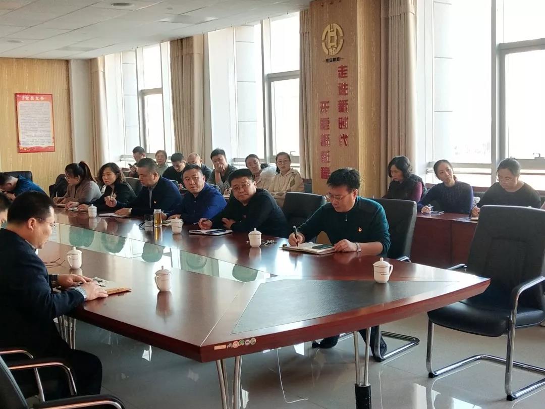 黨校老師授黨課(圖1) 黨校老師授黨課(圖1)