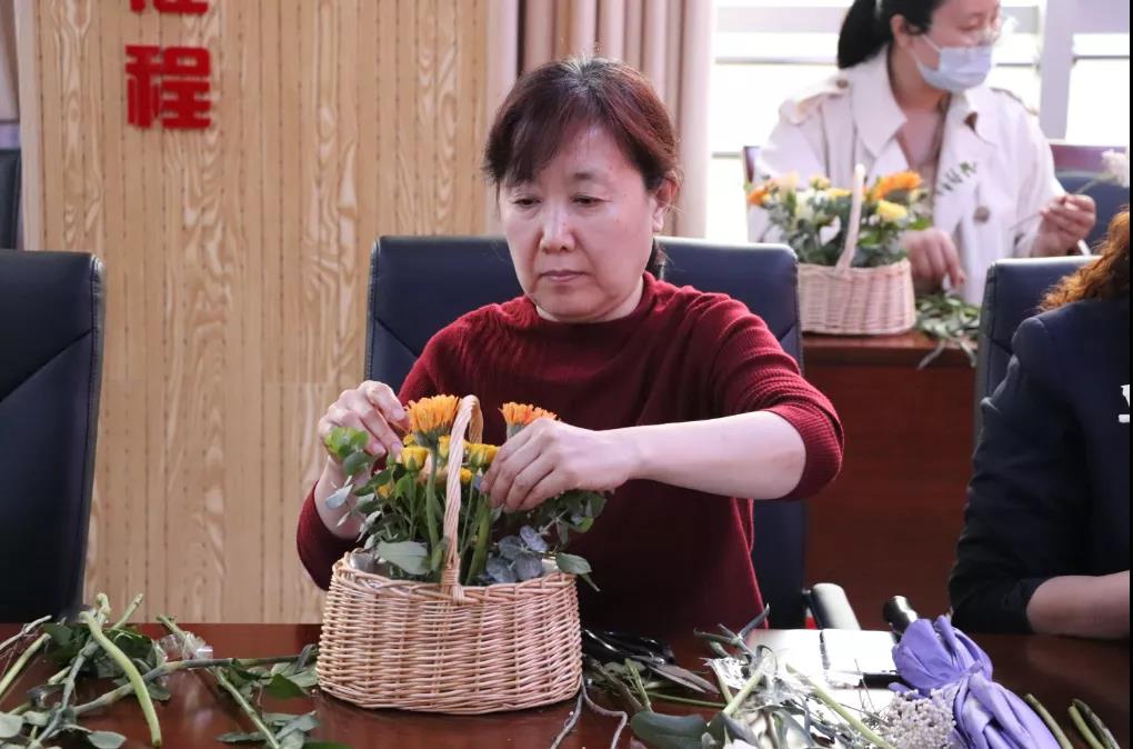 母親節(jié)特色主題活動——“花香祝福·獻愛母親”插花會(圖7)