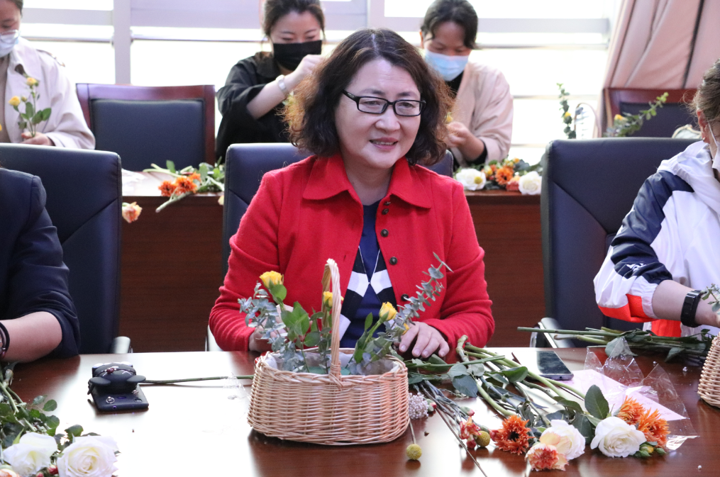 母親節(jié)特色主題活動——“花香祝?！かI愛母親”插花會(圖3)