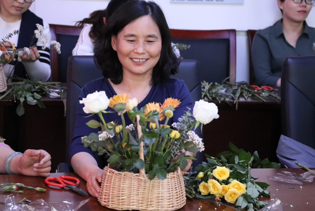 母親節(jié)特色主題活動——“花香祝?！かI愛母親”插花會(圖5)