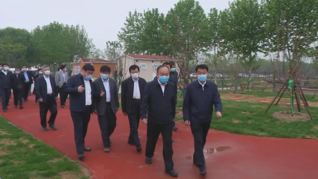 全市林水會(huì)戰(zhàn)觀摩團(tuán)前往黃河之星生態(tài)園觀摩(圖3)