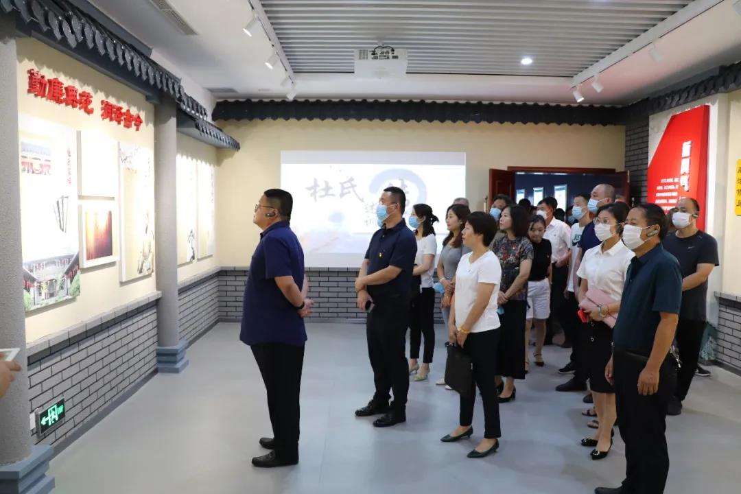 中共濱州市惠眾財(cái)金投資集團(tuán)有限公司委員會 組織參觀濱城區(qū)廉政警示教育基地(圖1) 中共濱州市惠眾財(cái)金投資集團(tuán)有限公司委員會 組織參觀濱城區(qū)廉政警示教育基地(圖1)