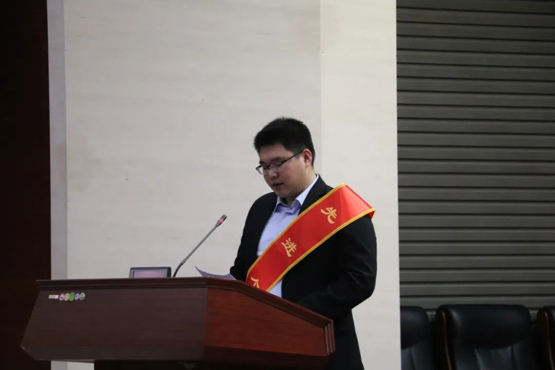 逐夢(mèng)起航 再創(chuàng)輝煌丨惠眾財(cái)金集團(tuán)召開(kāi)2022年工作會(huì)議(圖6) 逐夢(mèng)起航 再創(chuàng)輝煌丨惠眾財(cái)金集團(tuán)召開(kāi)2022年工作會(huì)議(圖6)