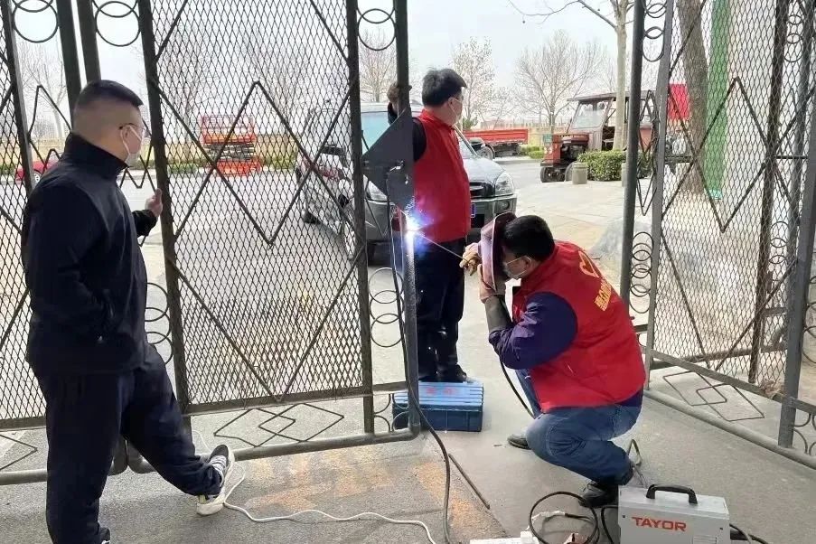 共筑堡壘 共克時(shí)艱丨惠眾財(cái)金集團(tuán)一線抗“疫”勇?lián)?dāng)(圖4) 共筑堡壘 共克時(shí)艱丨惠眾財(cái)金集團(tuán)一線抗“疫”勇?lián)?dāng)(圖4)