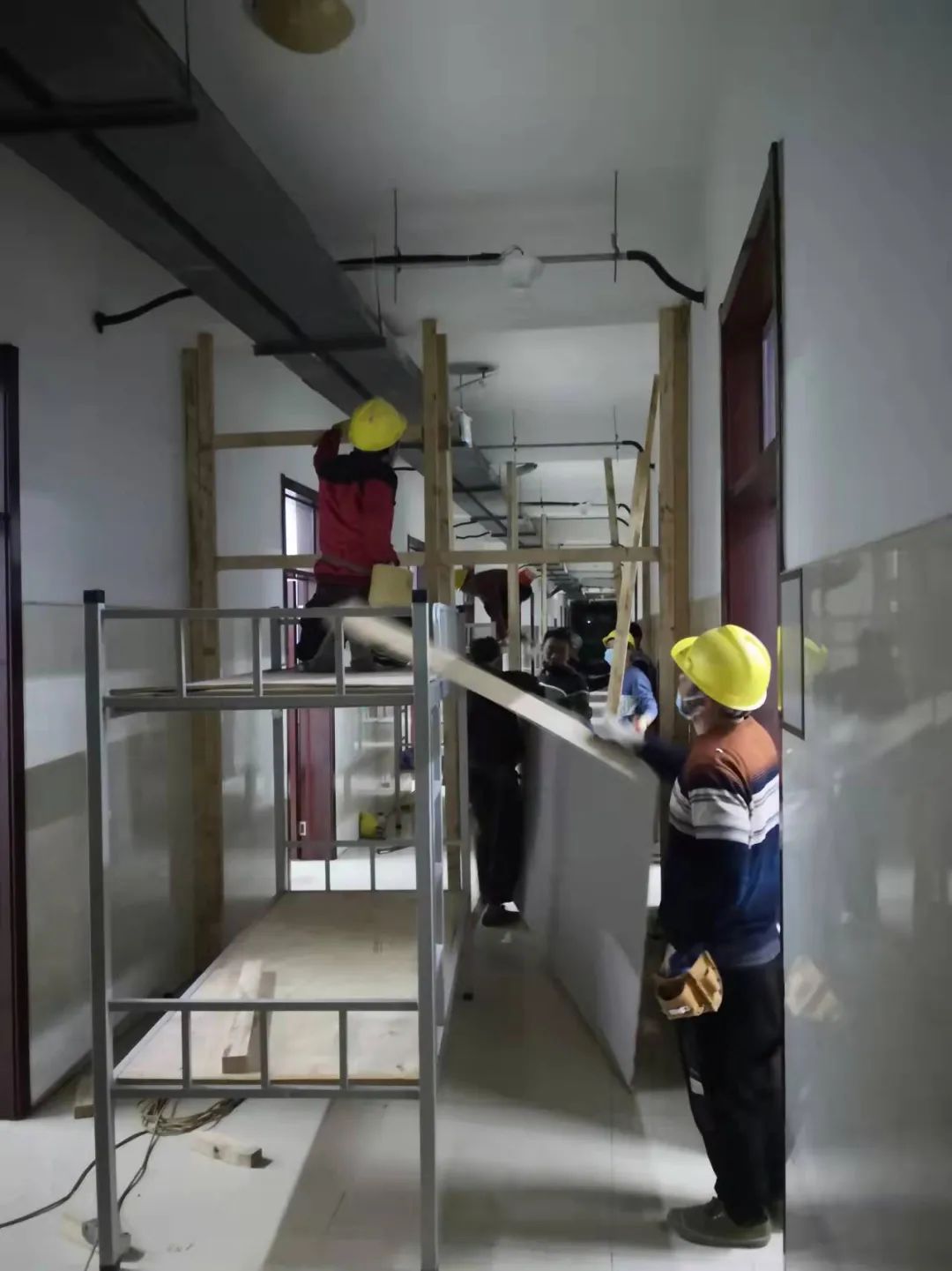 “疫”路有我丨 惠眾財金集團(tuán)奮戰(zhàn)16小時！完成338間臨時隔離用房改造交付(圖3)