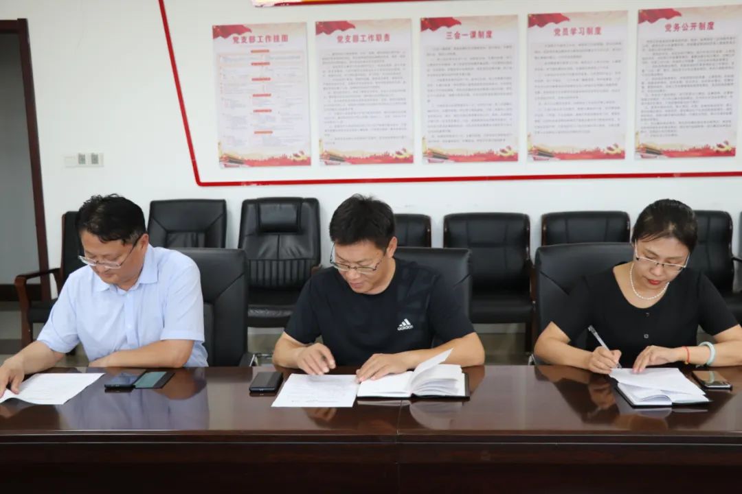 敲警鐘 強(qiáng)理念 筑防線丨惠眾財(cái)金集團(tuán)召開(kāi)嚴(yán)禁黨員干部和公職人員違規(guī)操辦“升學(xué)宴”“謝師宴”座談會(huì)(圖3)