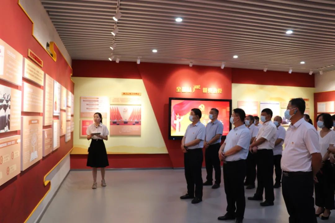 利劍高懸 警鐘長鳴——惠眾財(cái)金集團(tuán)紀(jì)委組織參觀濱城區(qū)廉政警示教育基地(圖3)