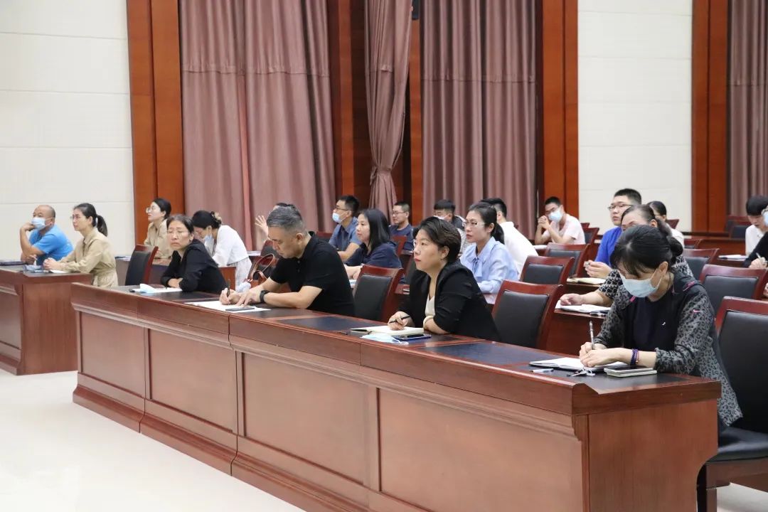 走在前，開新局”——惠眾財(cái)金集團(tuán)舉辦《打開思維的世界》專題講座(圖5)