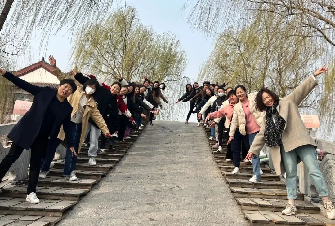 巾幗向黨丨惠眾財(cái)金集團(tuán)舉辦“春歸重顯巾幗風(fēng)采，惜春更需創(chuàng)先爭(zhēng)優(yōu)”春日游活動(dòng)(圖2)