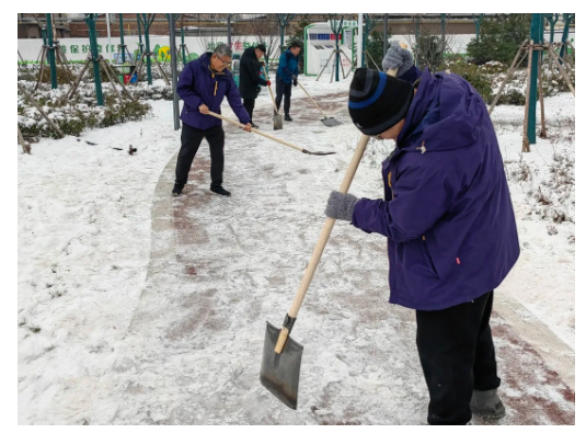 破冰除雪 情暖冬日—志愿服務(wù)活動(dòng)，我們一直在路上(圖3)