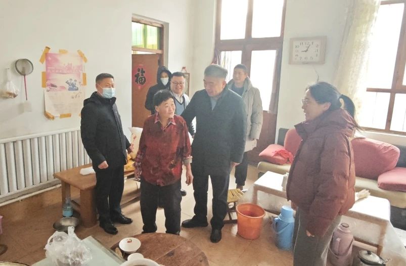 新春慰問暖人心 用情幫扶顯擔(dān)當(dāng) —惠眾財(cái)金集團(tuán)開展春節(jié)前走訪慰問活動(dòng)(圖3)