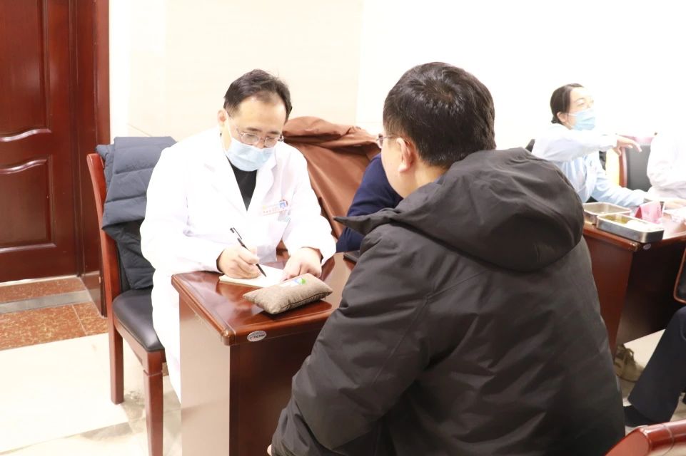 惠眾財(cái)金集團(tuán)組織開展“溫情工會(huì) 健康相伴”中醫(yī)特色診療活動(dòng)惠眾財(cái)金集團(tuán)組織開展“溫情工會(huì) 健康相伴”中醫(yī)特色診療活動(dòng)(圖4) 惠眾財(cái)金集團(tuán)組織開展“溫情工會(huì) 健康相伴”中醫(yī)特色診療活動(dòng)惠眾財(cái)金集團(tuán)組織開展“溫情工會(huì) 健康相伴”中醫(yī)特色診療活動(dòng)(圖4)