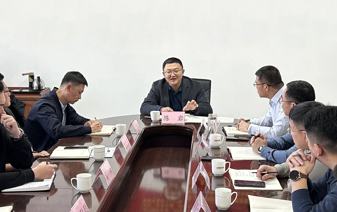 區(qū)政府領(lǐng)導(dǎo)陳巖蒞臨集團(tuán)指導(dǎo)工作 擘畫發(fā)展新藍(lán)圖(圖1) 區(qū)政府領(lǐng)導(dǎo)陳巖蒞臨集團(tuán)指導(dǎo)工作 擘畫發(fā)展新藍(lán)圖(圖1)